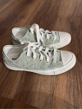 Converse Lace-Up Women's Sneakers in Sage Green